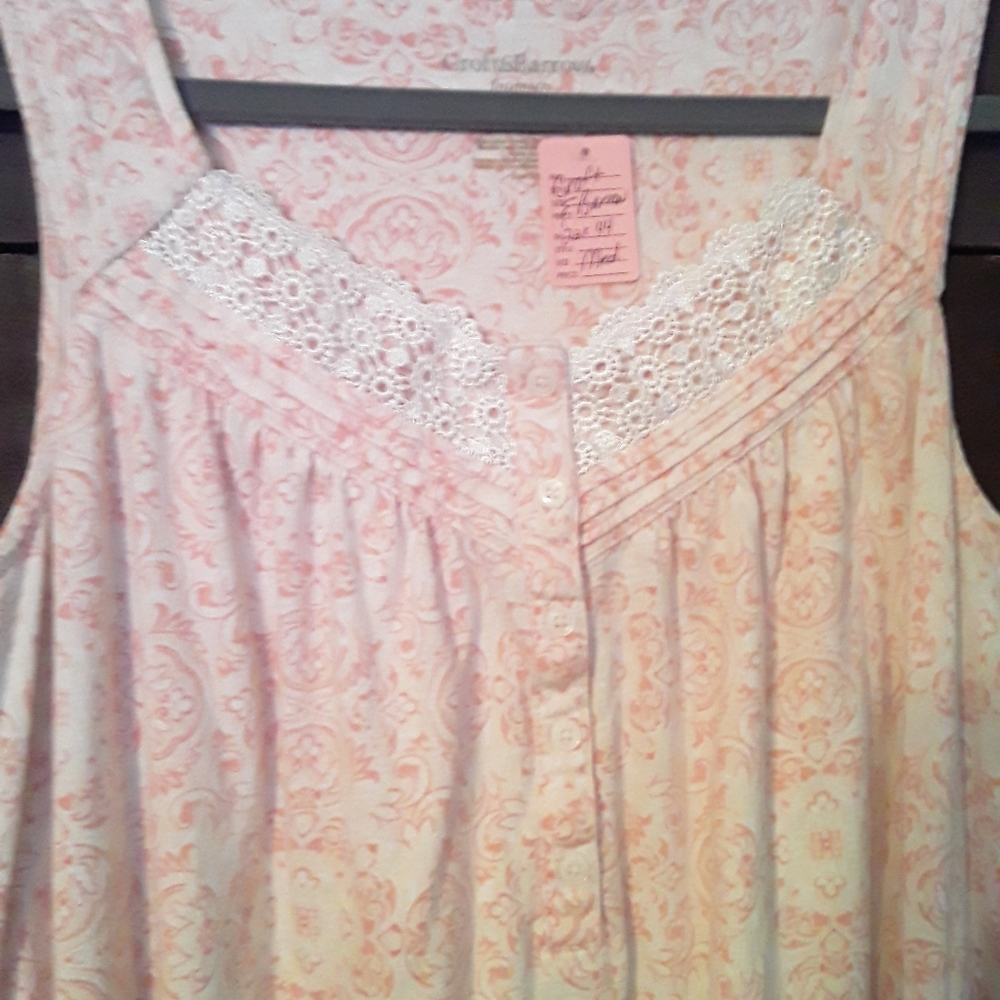 Beautiful Medium Croft &Barrow Sleeveless Feminine and Girly Pink/Coral Nightgow